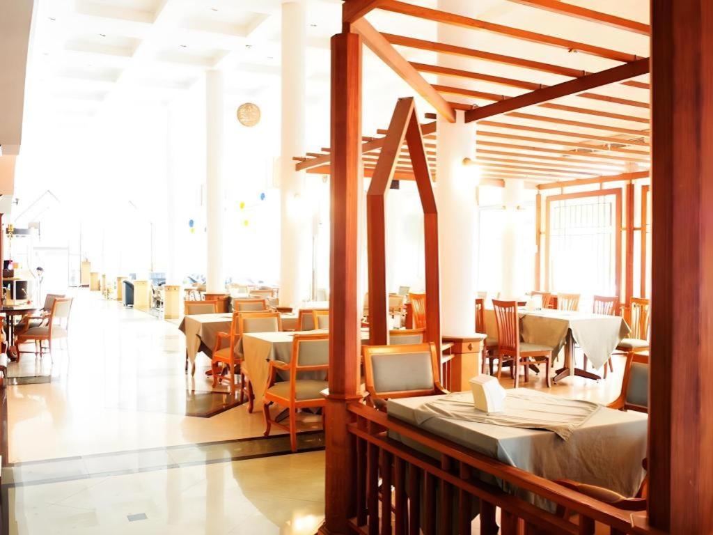 Nh Elegant Hotel Sakon Nakhon Exterior foto