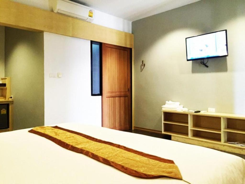 Nh Elegant Hotel Sakon Nakhon Exterior foto