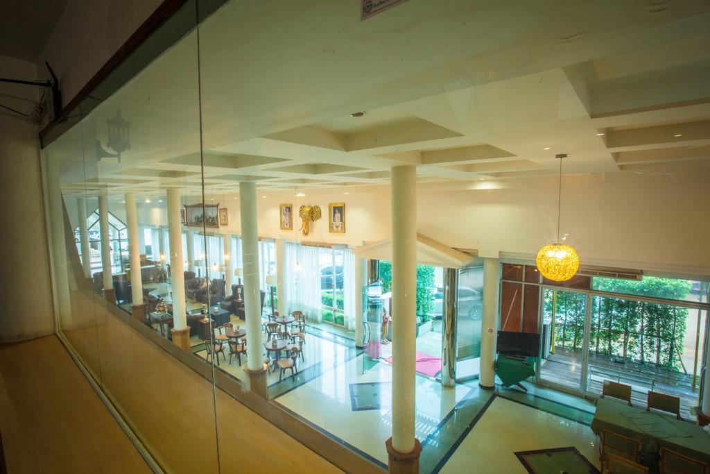 Nh Elegant Hotel Sakon Nakhon Exterior foto